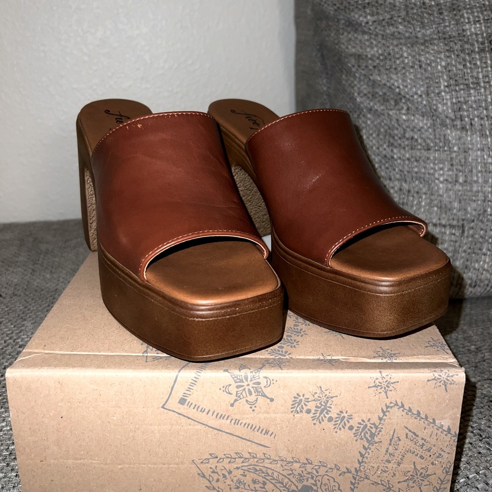 Free People Zoe Platform